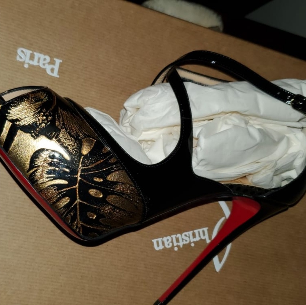 Sandals - Picture 2 of 3